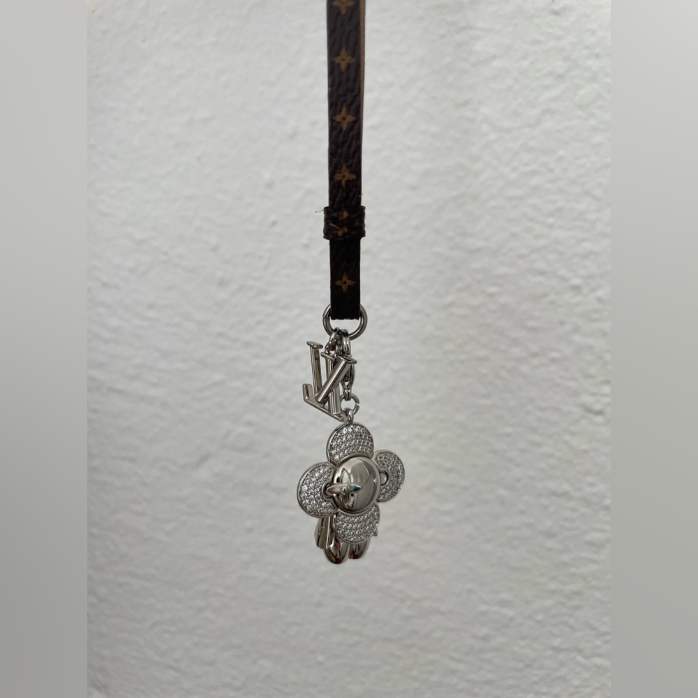 Authentic Louis Vuitton Mini Vivienne Strass Bag Charm- NEW ✨ - Picture 3 of 7